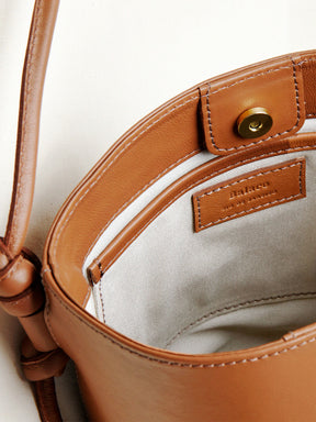 Nós Hazelnut Bucket Bag